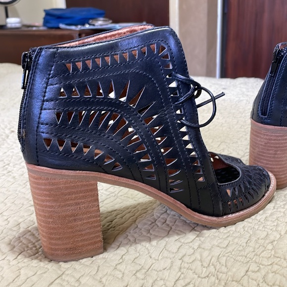 Jeffrey Campbell Pepto, laser, cut leather shoeties - Picture 4 of 7